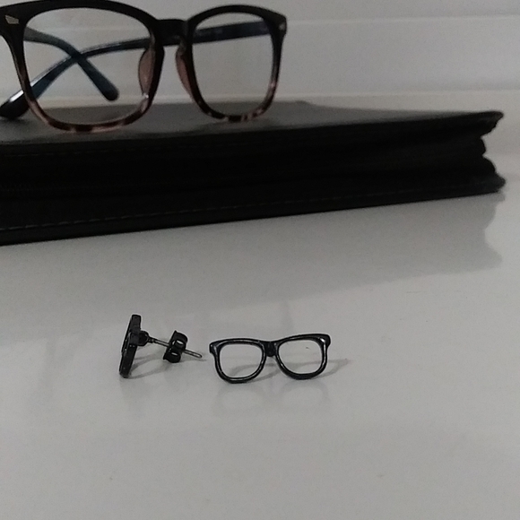 I Love Nerds Earings - Picture 4 of 11